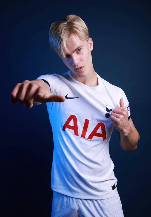 热刺小将贝里瓦尔谈曾与巴萨总监德科会面，但决定加盟热刺