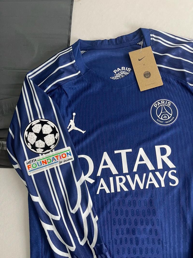 队报:阿迪达斯几周前就为登贝莱拍摄了获奖素材,是为提前准备