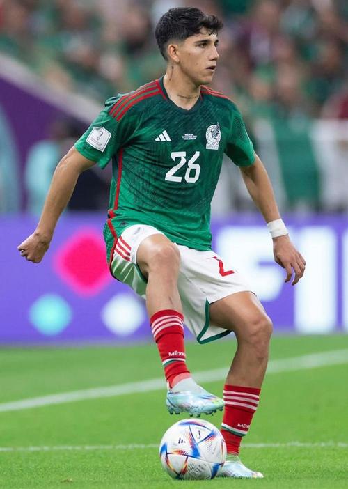 大发神威！阿尔瓦雷斯社媒晒照庆祝戴帽：⚽️⚽️⚽️🕷️