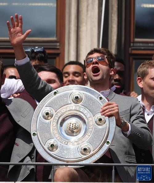 埃贝尔:希望凯恩未来能取得很大成功 鲁梅尼格值得所有人的敬意