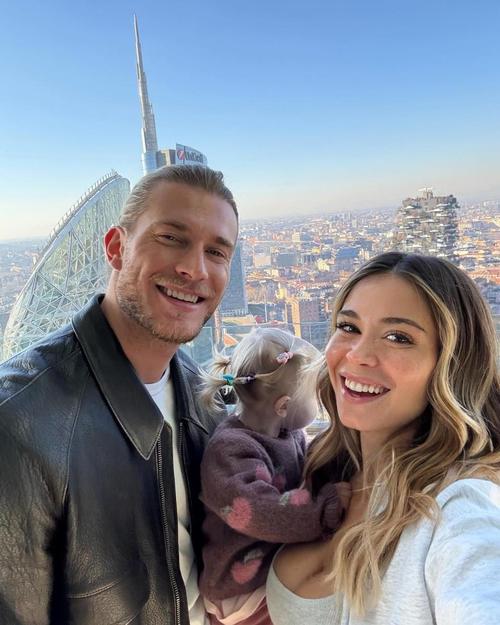 新欢胜旧爱🫣胡梅尔斯告别赛不通知前妻&7岁儿子，带小10岁女友