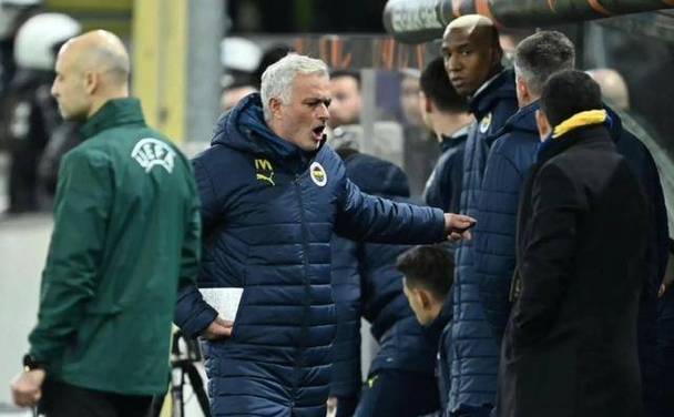 早报：穆帅执教本菲卡HWG；红军又双叒绝杀了！