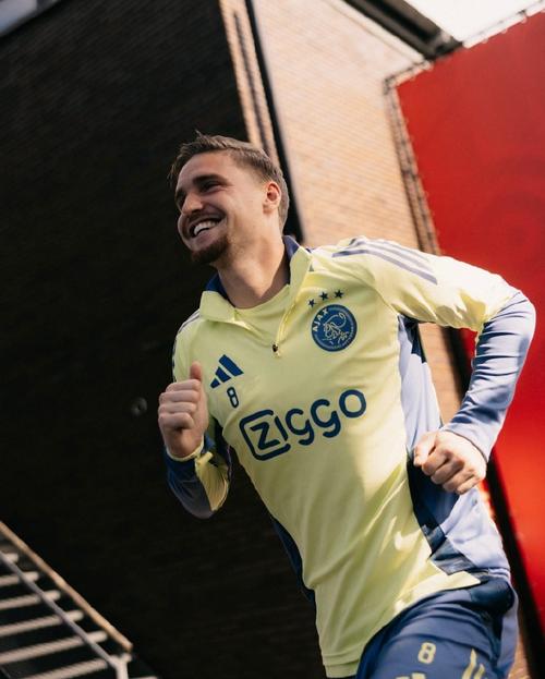 自2019年以来首次，阿贾克斯在单场比赛中因角球丢掉2球