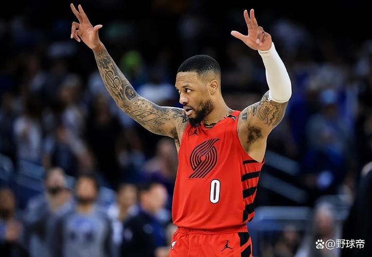 欢呼声很大！开拓者活动欢迎35岁利拉德回家 杨瀚森和利指导抱抱