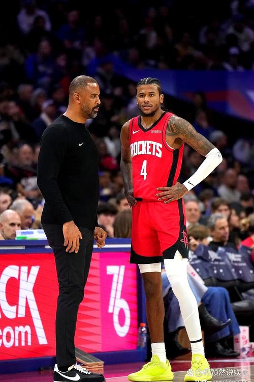 帕金斯:布克需要展现领导力 像保罗当年指导他那样指导杰伦-格林