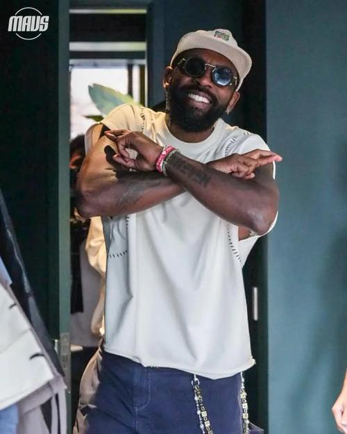 一组帅照来袭!独行侠晒照:和首席创意官欧文一起参加纽约时装周