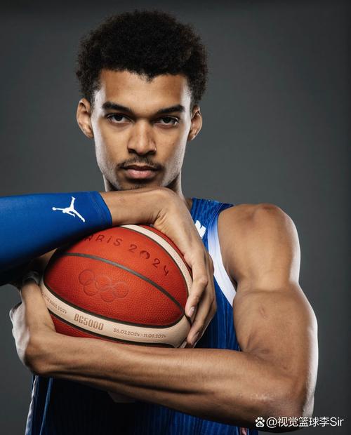 谁的脸最对称?FIBA官方晒出各个球星左右脸镜像拼接照!