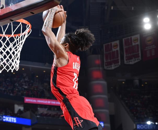 在太阳能否打出来？美媒晒杰伦-格林高中炸裂隔扣视频 身体是真好