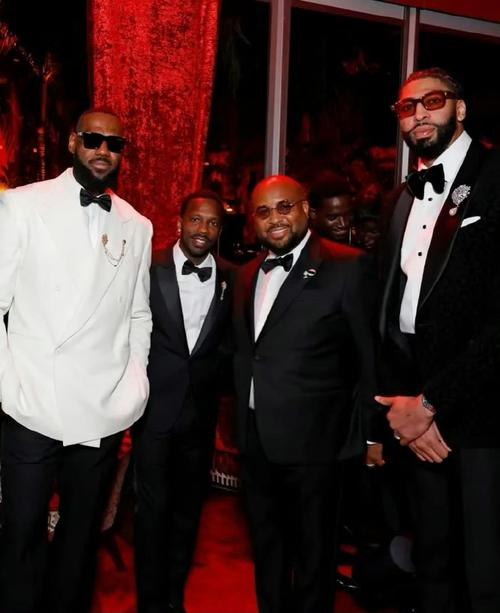 名嘴排现役前五三人组:詹姆斯/浓眉/里夫斯比布克/KD/比尔强