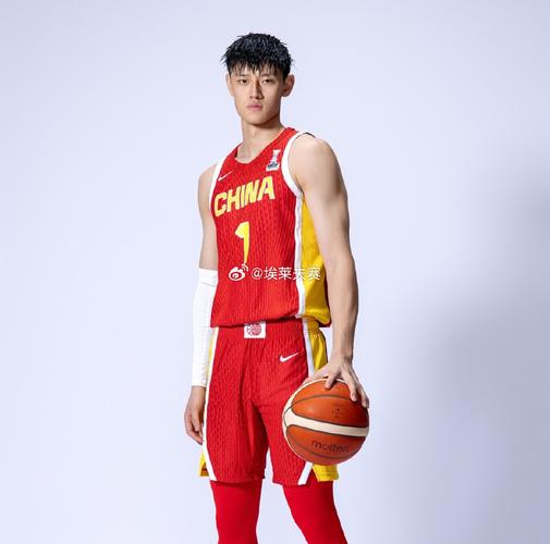帅气！篮网官方晒视频：曾凡博上身球队城市版球衣