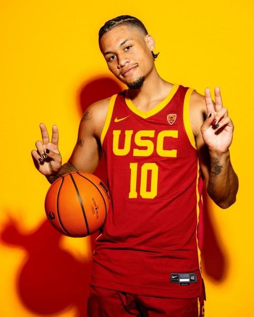 星二代&夏联场均5.8分!黄蜂官方:球队签下罗德曼儿子DJ-罗德曼