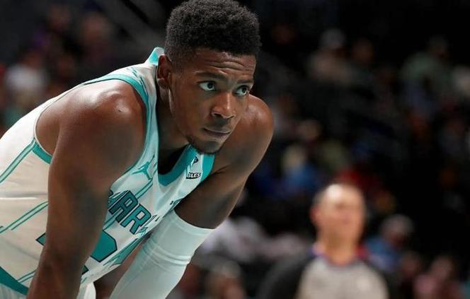 才23岁!李:布兰登-米勒主动承担领袖责任 亲自辅导尼克-史密斯