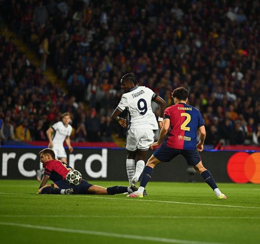 即将续约！斯基拉：萨利巴曾拒绝皇马、巴黎、沙特俱乐部的接洽