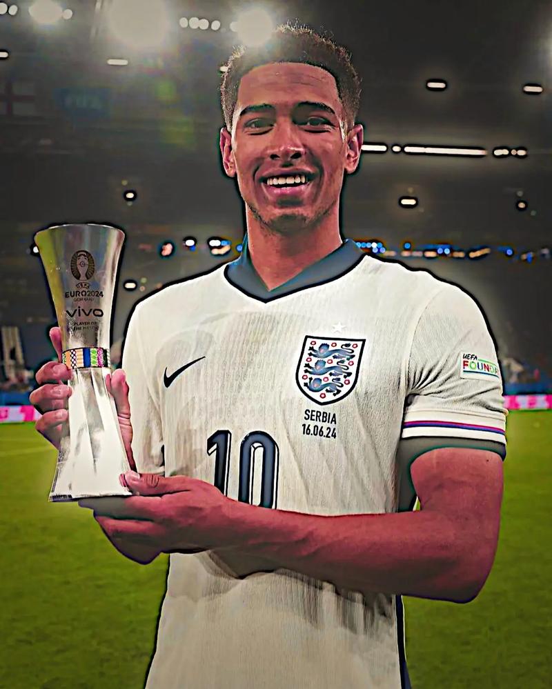 荣耀时刻！登贝莱社媒晒视频回顾金球奖颁奖典礼，姆巴佩点赞