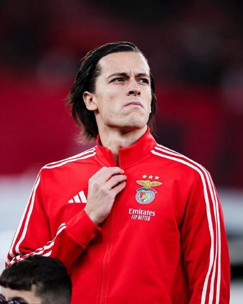 阿斯:卡雷拉斯改踢中后卫表现依旧抢眼,防守到位且传控能力出色