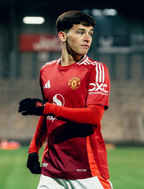 跟队记者:曼联接近签下德比郡16岁门将查理-哈迪