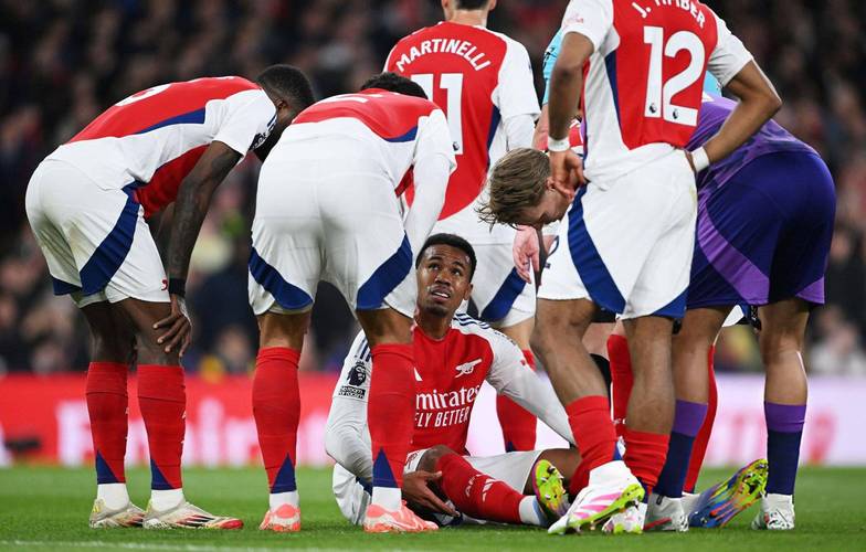 邮报:前阿森纳青训小将救球时头撞墙离世,球迷请愿禁止球场设墙