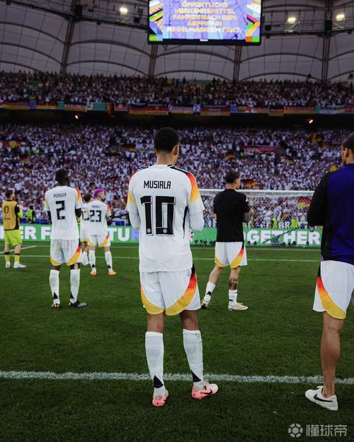 图片报:穆西亚拉已无须拄拐和穿特制靴,下一步是室外跑步训练