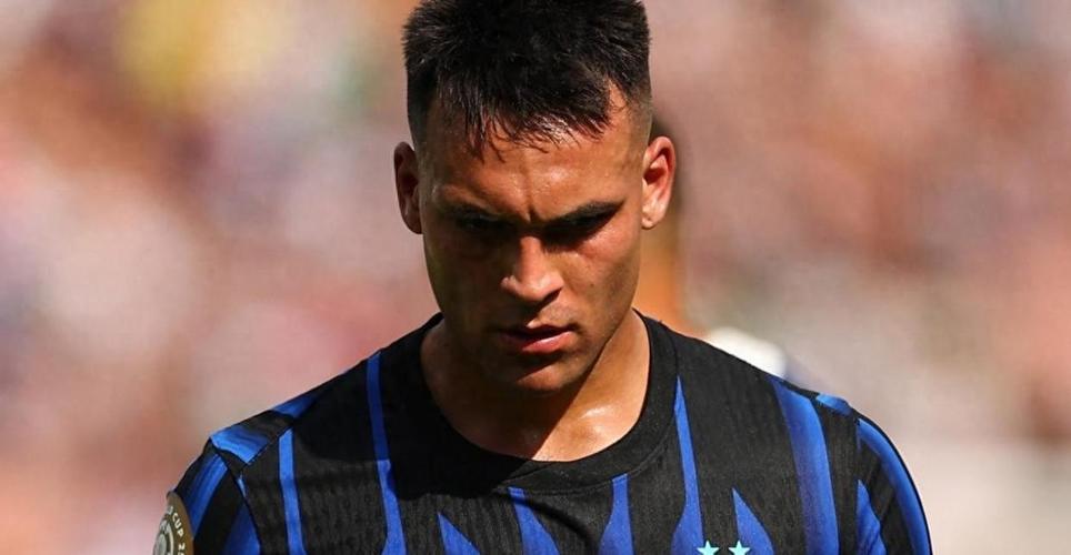 罗体:一名国米球迷看训练时喊着让劳塔罗周日进球,齐沃暴怒训斥