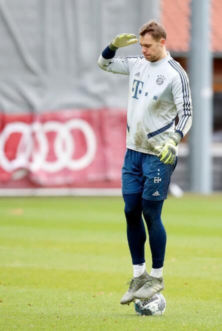 诺伊尔：凯恩在拜仁达成的纪录独一无二，他与莱万同样出色