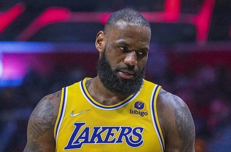 仅差57个!老詹迎神级里程碑,湖人仅科比做到过,卢卡有望达成