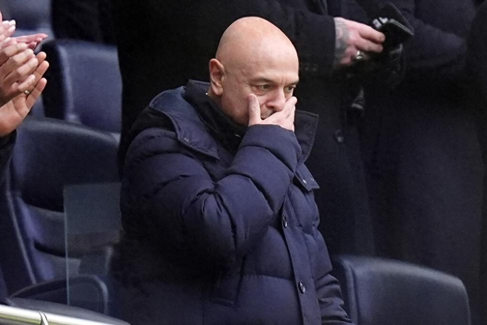 TA：热刺曾禁止列维进入训练场，他的物品被装车送走