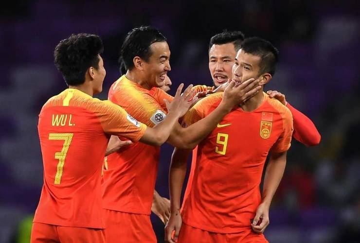 一场42让金靴之争白热化，国安锋霸狂轰21球，只落后头号射手1球