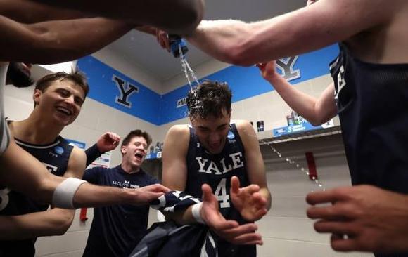 快船签下前耶鲁大学头号球星，但他在夏季联赛中的表现堪称灾难