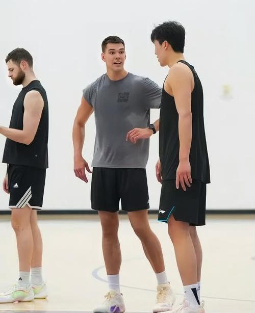 突发!NBA探花腿筋撕裂!杨瀚森又少了一个队友