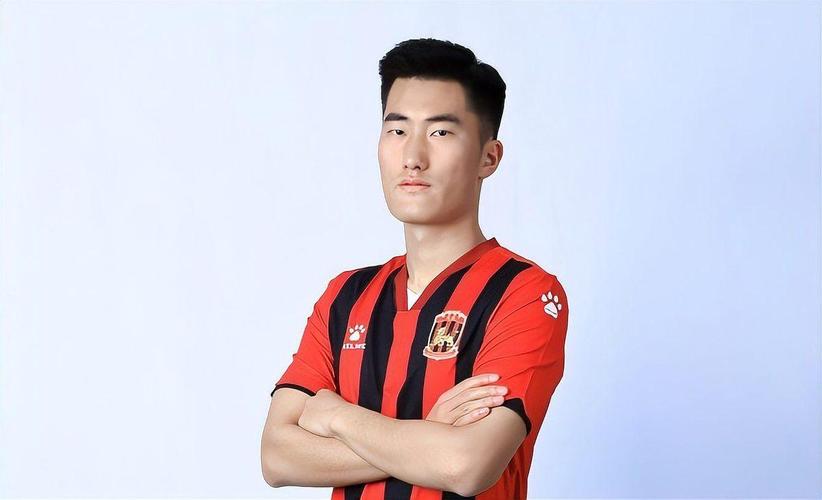 禁区内低射破门,30岁青岛海牛球员肖鲲收获中超生涯首球