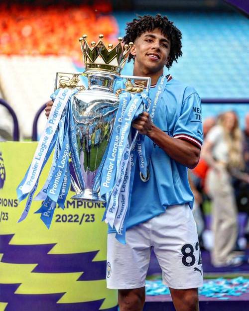 里科刘易斯21岁前在一线队达成百场里程碑，为曼城青训第3人