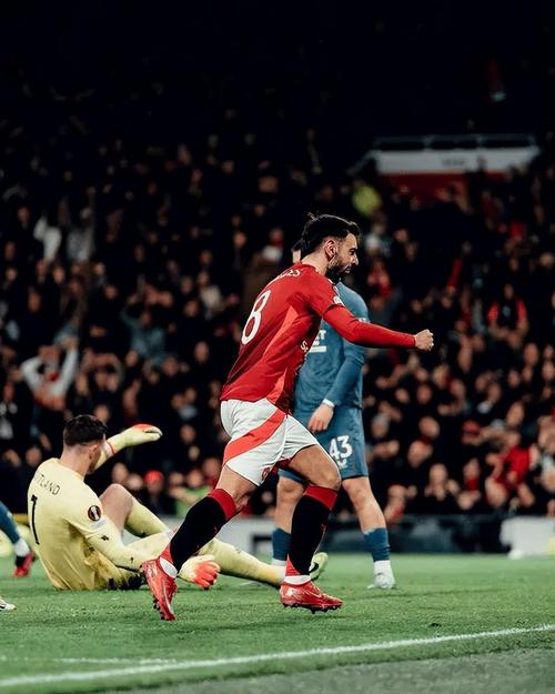 阿莫林200场里程“悲”!曼联拖后腿,33场从未连胜,名宿开炮