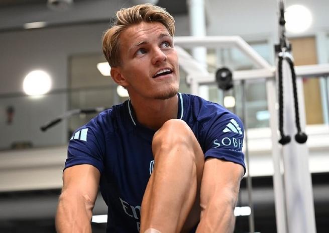 厄德高社媒：这3分拿的感觉真棒，战斗到底👊🏼