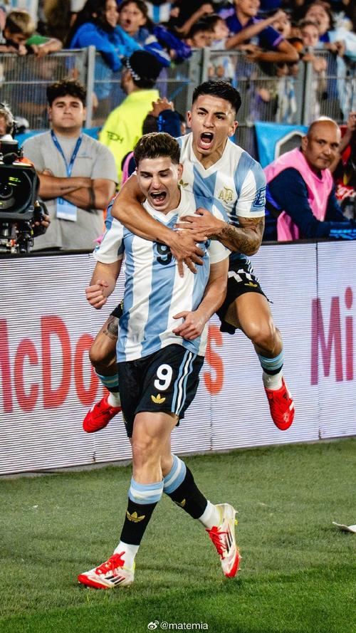 卡马达:很高兴打进意甲首球并帮助球队,我把进球献给弗洛伦齐