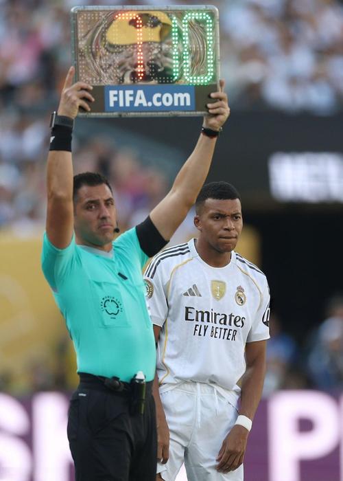 阿斯：姆巴佩独自carry皇马锋线，球队8场18球他进了10个