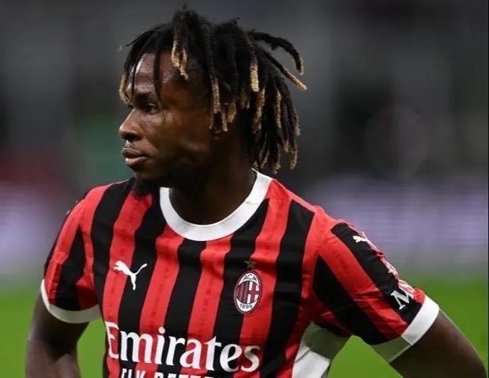 登顶夜,红黑球迷评论让人动容!足球如此,生活亦然Forza Milan