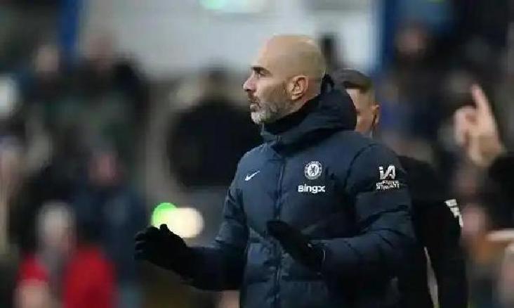 记者：阿莫林和马雷斯卡都得到了支持，但曼联在找继任者蓝军没有