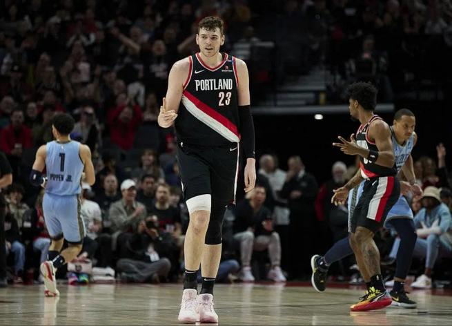 克林根:休赛期重点提升了体能 之前体重问题影响了我在场的表现