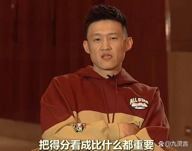 杨毅晒和大郅儿子合照:和他爸声音一模一样 不同点是小伙有微信