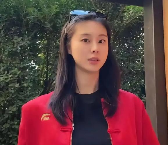 谁更有范儿？郭艾伦与王思雨台上大跳《刀马刀马》