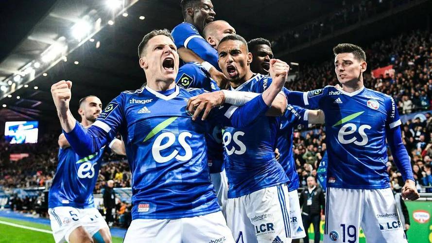 RMC：为对抗球迷拒绝助威的行为，斯特拉斯堡被指雇“助威剧团”