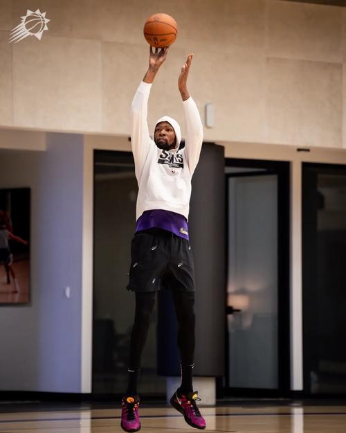 奥科吉:过去两年半KD训练就像新秀一样努力 他还有很多比赛可打