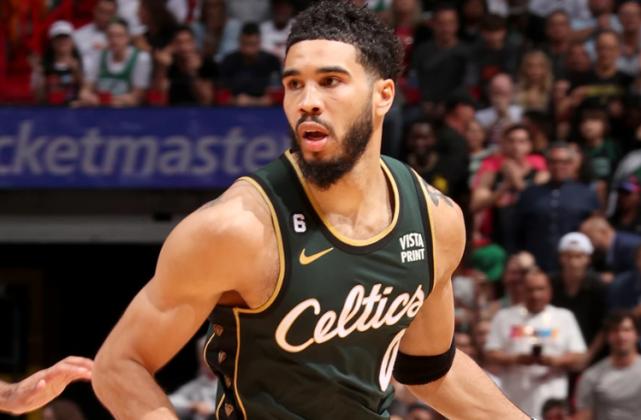 怀特：马祖拉反复提醒我要承担领导力角色 我们会共同扛起责任