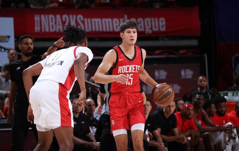 阿门：谢泼德今夏练防守下了苦功夫 期待他新赛季更多发挥