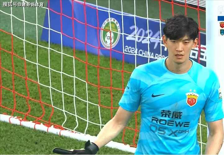 记者：不只是颜骏凌、陈威强，关键是海港门将教练沃克强