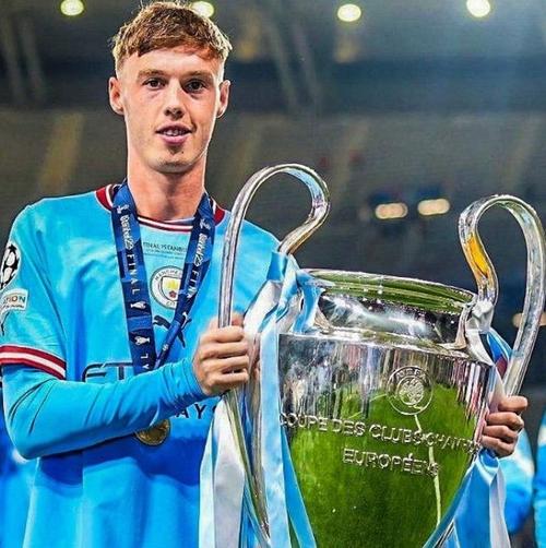 不愧是你😅帕尔默下午松散慵懒看青年欧冠，晚上正赛穿棉袄棉鞋