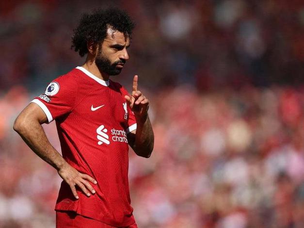 欢迎来到地狱！加拉塔萨雷爆发巨大嘘声，萨拉赫抵挡不住捂耳朵