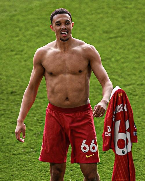 为何阿诺德离队，你却拒绝皇马？萨利巴：他已赢过冠军，我还没有