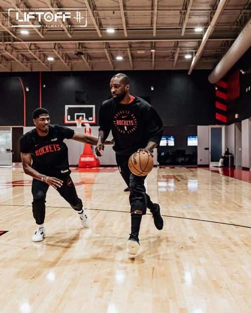 积极备战新赛季！火箭官方晒训练照：训练营首日