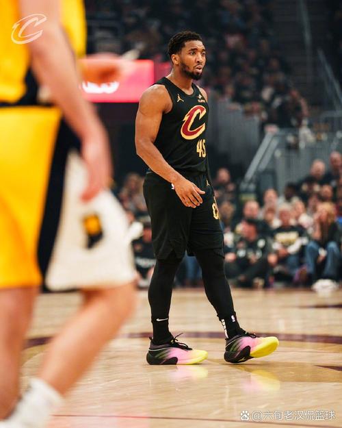 不会回归！狂热球员米切尔意外受伤被搀扶离场&目前队内得分最高